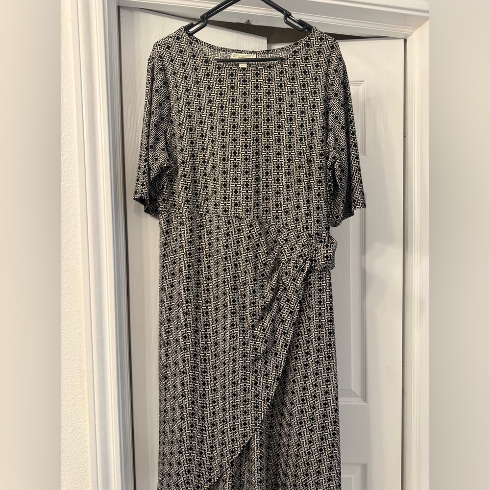 Dana Buchman Black and White Sheath Dress 3/4 Sleeve Crew Neck